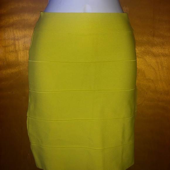 ✨(5 for $20)Light Green Body fitting Skirt✨ - Picture 1 of 6